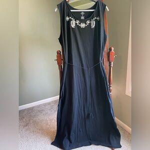 Black Sleeveless Embroidered Dress